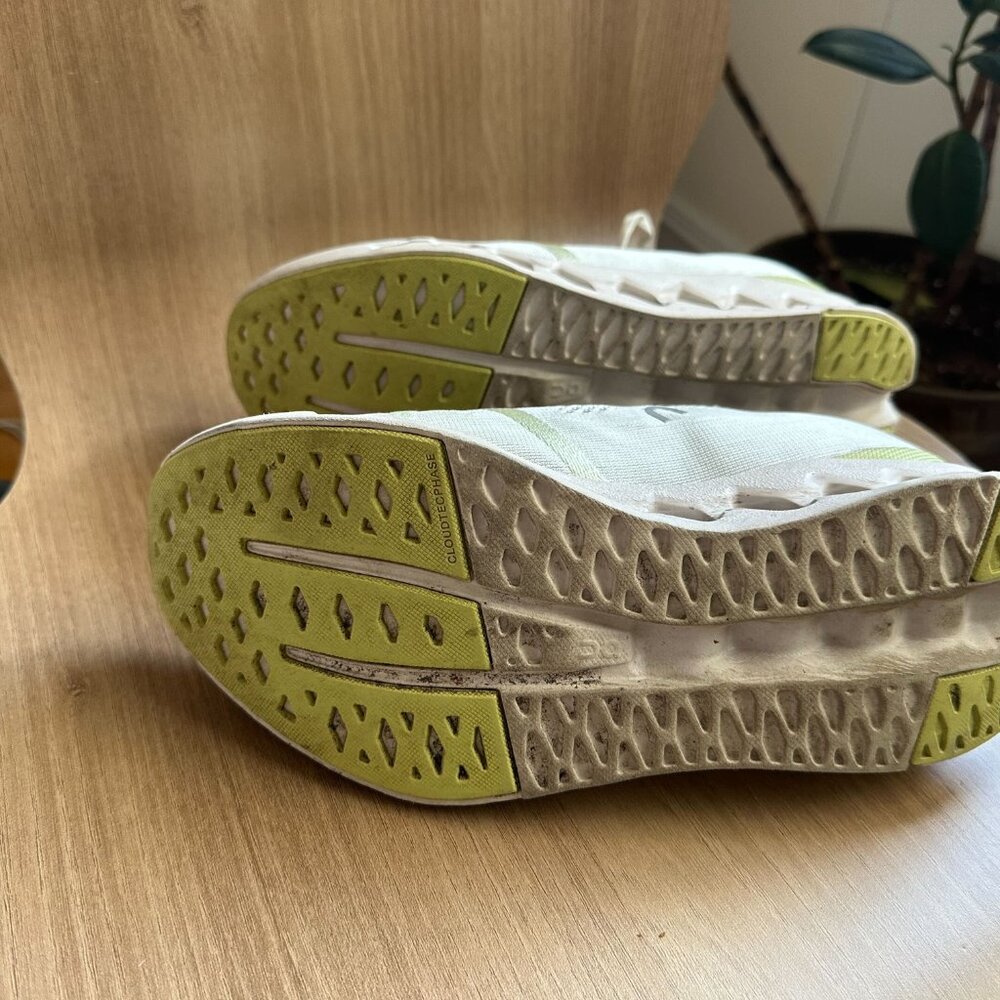 On Cloudsurfer - image 4